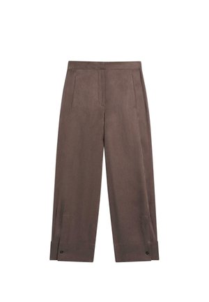 Pantalon marron à jambes larges avec poches avant et poignets boutonnés sur fond blanc.