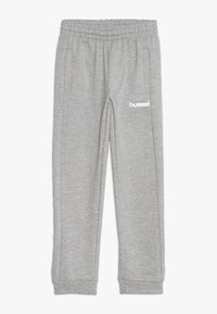 Grijze katoenen sweatpants in een mix met elastaan, met een elastische tailleband, zijzakken en een wit "hummel"-logo op het linkerpijp. Elastische boorden bij de enkels.