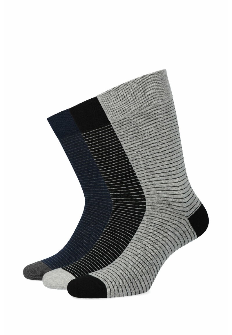 Zestaw trzech par skarpetek w ciemnoszarym, granatowym i czarnym kolorze. Posiadają ryflowane końcówki, paskowane wzory oraz kontrastowe, jednolite palce i pięty.