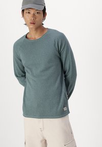 Jack & Jones JJEHILL CREW NECK  - Trui - goblin blue