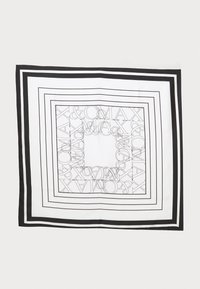 Silke sjal med hvit bakgrunn og svarte konturer av bokstaver og geometriske mønstre, ramm utenom av en solid svart kant. Firkantet form.