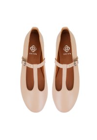 Beige leren Mary Jane schoenen met een ronde neus, T-band met gesp en amandelvormige uitsnijdingen. Gladde oppervlakte en minimalistisch ontwerp.