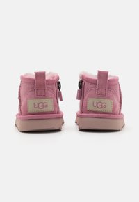 UGG CLASSIC ULTRA MINI - Botines - dusty orchid