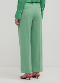 Calliope CON RISVOLTO  - Pantalon classique - verde