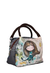 Bolso de tela colorido con asas marrones que presenta una pintura caprichosa de una niña con un vestido azul y el texto "Anekke Dreams".