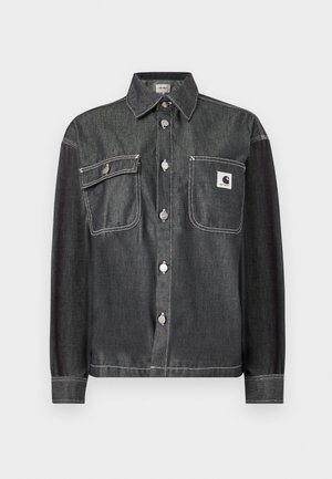 Temno modra denim jakna z ovratnikom, srebrnimi gumbi in dvema prsna žepa. Belo šivanje poudarja šive. Majhen logotip na žepu.