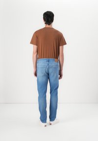 Tommy Jeans AUSTIN - Blugi conici - blue denim