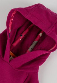 Fuchsiasfarbener Hoodie mit einer strukturierten Außenseite und einem blumenmusterbedruckten Innenfutter in der Kapuze. Verfügt über ein klassisches Design und einen weichen Stoff.