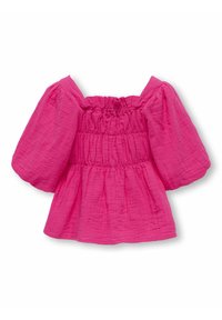 Lyserød smocked top med off-shoulder design, brede ærmer, tekstureret stof og en flared kant. Har samlet detaljer ved halsen.