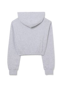 Sweat à capuche gris coupé, fabriqué en tissu doux, avec une capuche, des manches longues à poignets élastiques et une taille froncée pour un ajustement confortable.