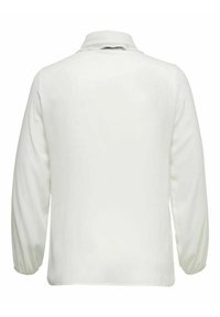 Blusa blanca de manga larga con cuello, textura acanalada y mangas ligeramente abullonadas, que presenta un diseño limpio y sin adornos.