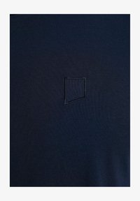 Atlasīts, dark blue