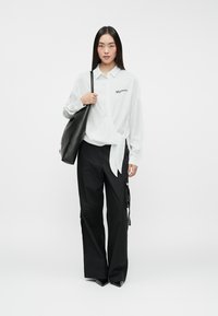 Karl Lagerfeld Jeans TIED - Gombos blúz - white