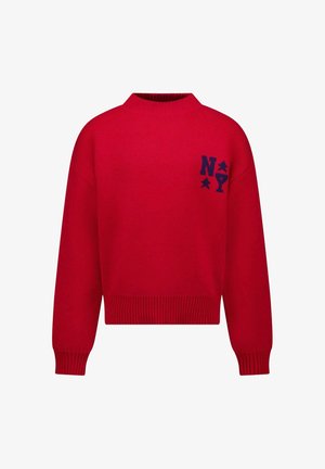 Rode trui met lange mouwen met geribde manchetten, zoom en kraag, met donkerblauwe letters "NY" en twee sterren op de linkerborst.
