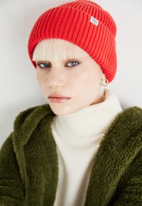 MSCH Copenhagen GALINE RACHELLE ICON BEANIE KEY - Bonnet - aurora red