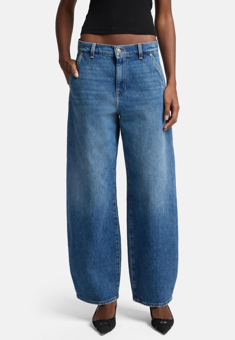 Breda blå denimjeans med hög midja, med midja och dragkedja, framfickor och en urblekt finish.