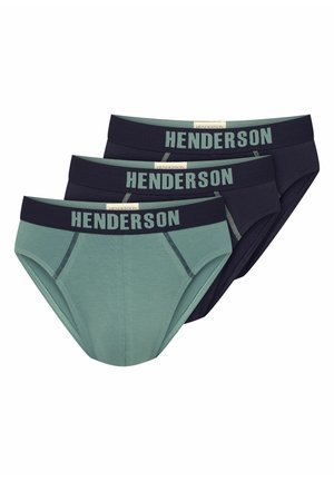 Trzy pary męskich slipów, w tym jedna zielona para i dwie granatowe. Każda z nich ma kontrastujący pas w talii z logo "HENDERSON" w jasnej zieleni.