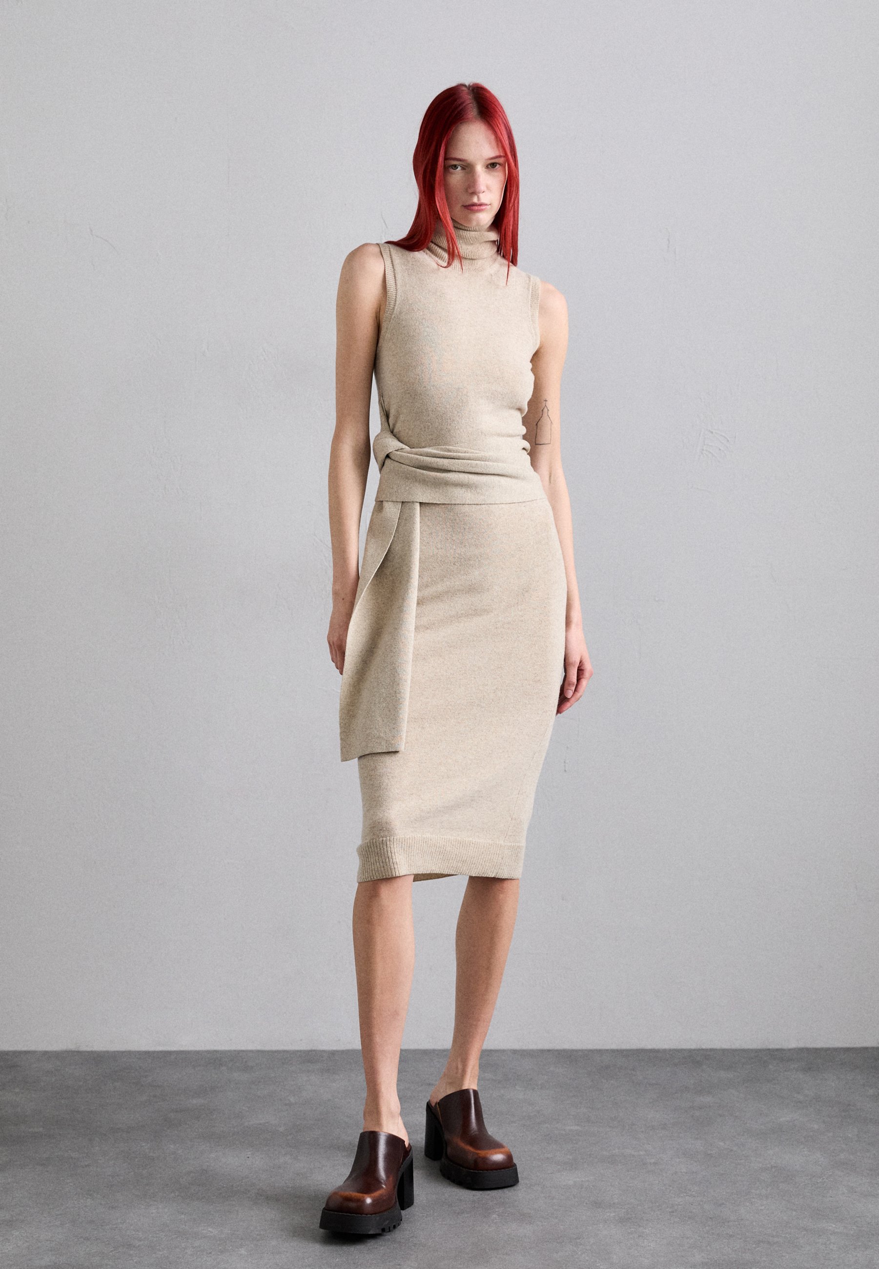 MM6 Maison Margiela MIDI DRESS - Shift dress - oat/sand