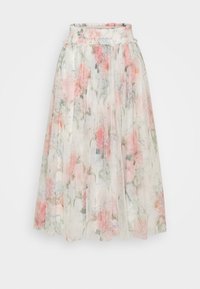 Jupe midi blanche avec superposition transparente ornée de motifs floraux aquarelle roses et verts, et une taille élastique avec des détails de couture.
