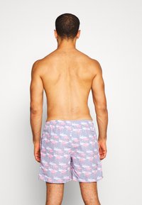 Urban Classics PATTERN - Fürdőnadrág - flamingo aop