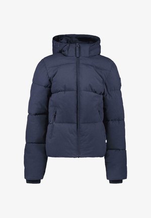Navyblauwe pufferjack met een ritssluiting aan de voorkant, capuchon en geribde manchetten. Beschikt over een gewatteerd ontwerp en twee zijzakken met rits.