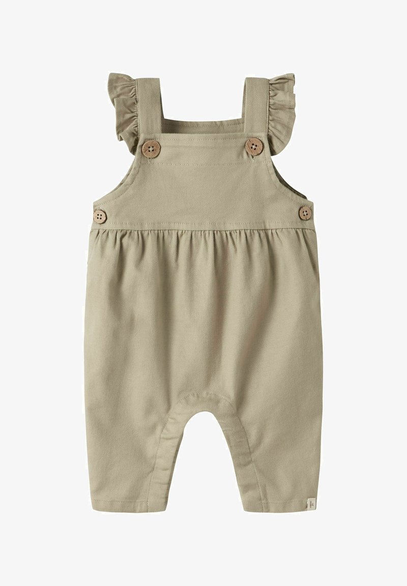 Salopette beige pour bébé avec bretelles volantées et quatre boutons marron, faite en tissu doux avec un détail de taille froncée.