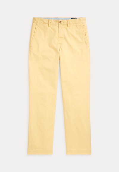 Κίτρινο βαμβακερό παντελόνι με ευθεία γραμμή, διαθέτει εμπρόσθιες τσέπες και κλείσιμο με κουμπί. Λείο ύφασμα, καθημερινό σχέδιο, χωρίς ορατά μοτίβα.