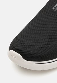 Skechers GO WALK 7 SLIP ON - Baskets basses - black/charcoal