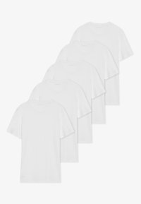 Ensemble de cinq t-shirts blancs unis. Fabriqués en coton, avec des manches courtes, un col rond et une texture lisse. Sans motifs ni accents visibles.