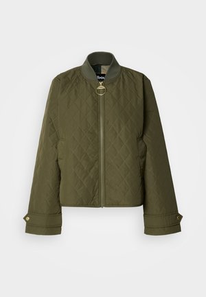 Olivgrüne gesteppte Jacke mit geripptem Kragen, Frontreißverschluss mit rundem Zipper, Seitentaschen und Druckknopfmanschetten.