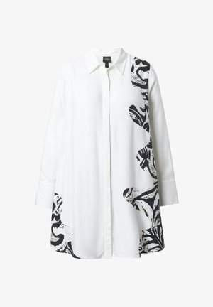 Camicia a maniche lunghe con bottoni di colore bianco, caratterizzata da un motivo floreale astratto nero sul lato sinistro e un design con colletto classico.