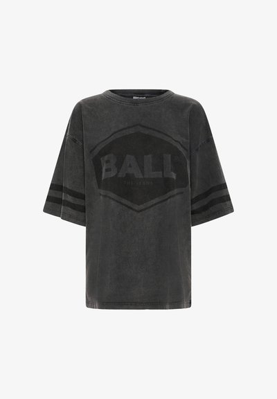 T-shirt noir surdimensionné en coton avec une texture délavée, présentant un logo à l'avant, des manches courtes et deux bandes horizontales sur les manches.