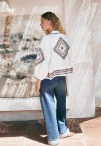 Next BOYFRIEND TURN UP - Avar lõikega teksad - mid blue