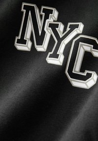 Next CONTROLLER GRAPHIC - Sweatshirt - black brown varsity
