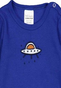 Modrý bavlněný overálek s žebrovanou texturou, s výšivkou designu UFO v bílé, oranžové a černé barvě, doplněnou malými dekorativními tečkami.