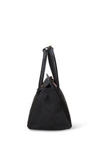 Zwarte handtas van canvas met leren handvatten, driehoekige vorm en accenten van roségoudkleurige hardware. Voorzien van gestikte randen en een ritssluiting.