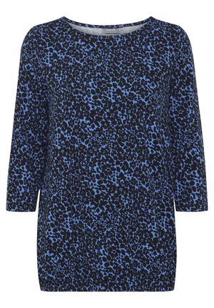 Floralprint-Top mit blauen und schwarzen Spritzmustern, einem runden Halsausschnitt und Dreiviertelärmeln aus einem weichen Stoff.
