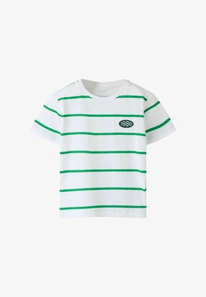 Chemise blanche à manches courtes avec des rayures horizontales vertes et un petit patch ovale sur la poitrine portant l'inscription "1986" en blanc sur fond vert.