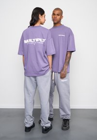 Multiply Apparel FONT  - T-shirts print - cadet