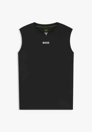 Zwart mouwloos shirt met "BOSS" in het wit op de borst gedrukt en een label met groene rand aan de binnenkant van de kraag.