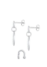 Boucles d'oreilles circulaires en argent avec une surface texturée, comportant un design en boucle et en clou. Comprend une pièce de crochet séparée pour l'attache.