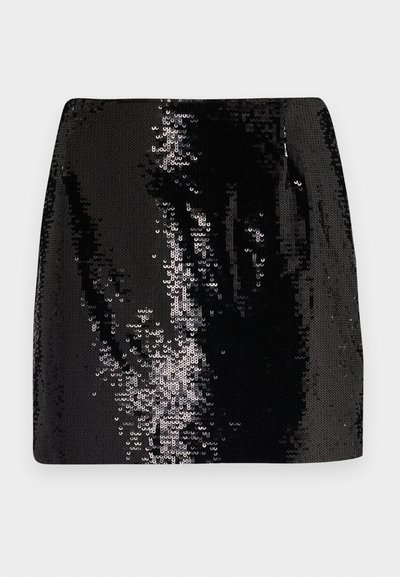 Čierna mini sukňa z flitrov s tesným strihom, vysokým pásom a lesklou textúrou, s odrazovými detailmi na povrchu a elegantným siluetou.