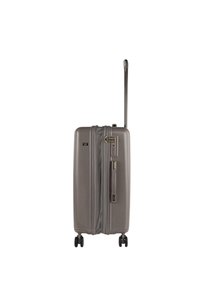 Maleta rígida gris con mango telescópico, dos ruedas y cierre de cremallera, con una superficie texturizada y detalles en tono dorado.