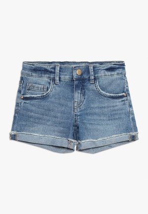 Short en denim bleu avec revers roulés, bouton sur le devant, fermeture éclair, passants de ceinture et design cinq poches.