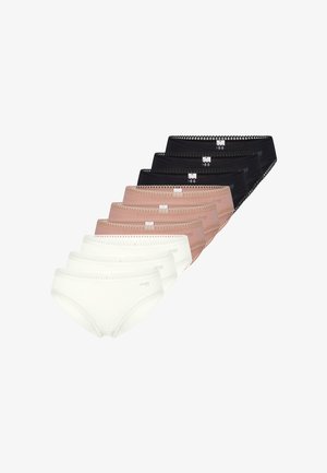 Neuf culottes hipster pour femmes en trois couleurs—blanc, beige et noir—empilées en diagonale sur un fond blanc.