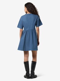 Noisy May Džinsinė suknelė - medium blue denim