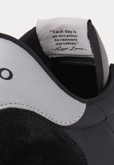Polo Ralph Lauren TRAIN 89 SUEDE PANELED SNEAKER UNISEX - Matalavartiset tennarit - black/grey