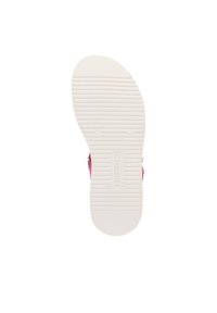 Różowa podeszwa sandała z prążkowanym białym wzorem z gumy. Projekt charakteryzuje się gładką, płaską powierzchnią i zapewnia przyczepność dla stabilności.