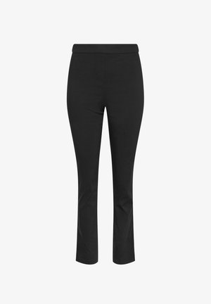 Czarne spodnie o dopasowanym kroju, z talią średniego stanu i prostymi nogawkami, na białym tle.