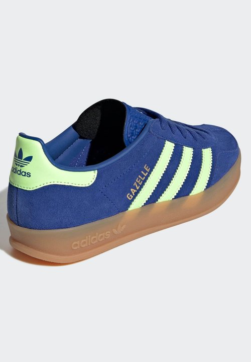 adidas GAZELLE INDOOR J UNISEX - Zapatillas - royal blue green spark gold metallic — photo 4